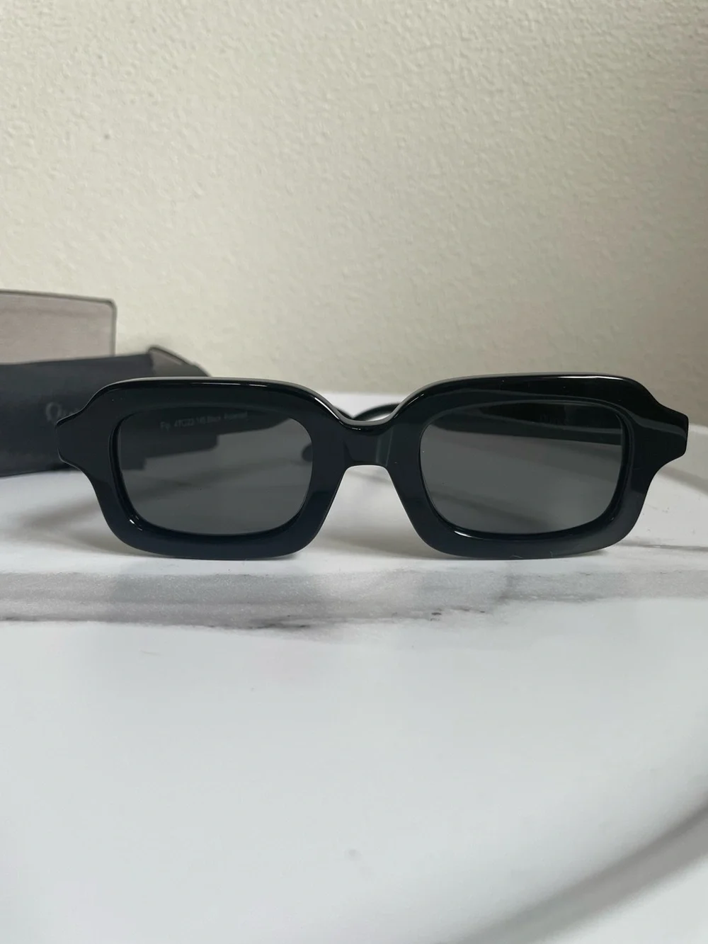 Quince Fiji Black Polarized Acetate Sunglasses Case and Cloth NWOT